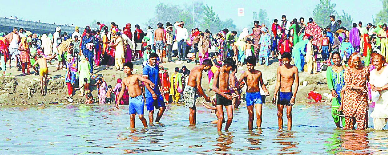 yamuna me umra shraddha ka sailaab