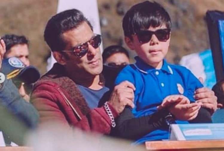 salman khan bicycle ride with kiren rijiju and pema-khandu