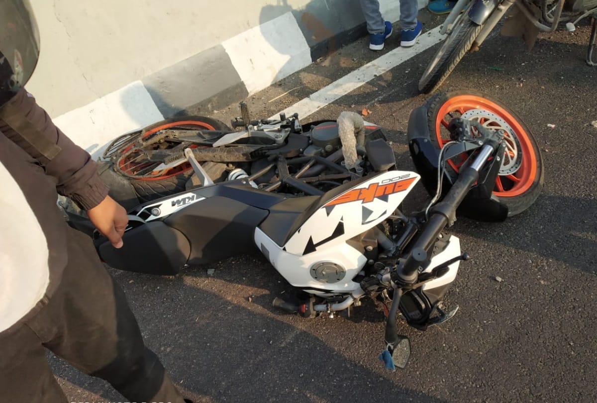 signature bridge accident 2 bike borne doctors died see photos is selfie the reason