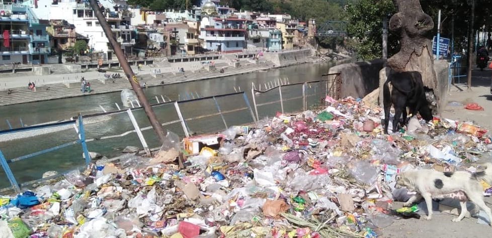 Municipality is not able to raise garbage