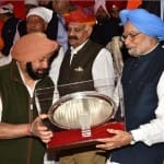 पूर्व पीएम का सम्मान करते हुए कैप्टन अमरिंदर सिंह