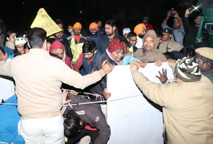 students protest ongoing in Punjab University