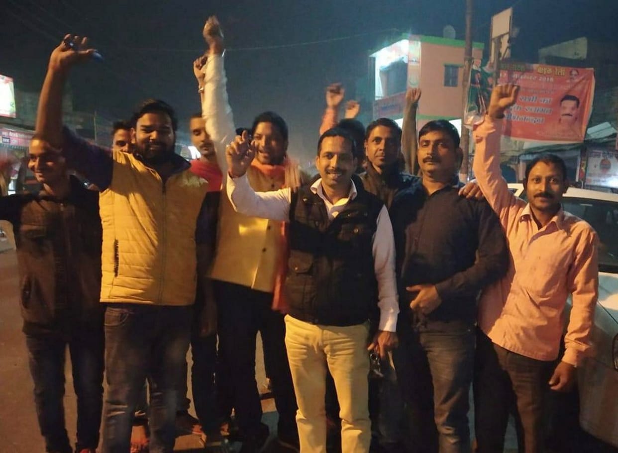 अयोध्या धर्म सभा में शामिल होने को रवाना हुए कार्यकर्ता