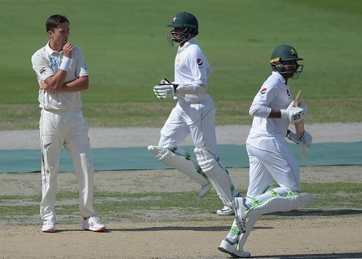 pakistan make 207 runs for the loss of four wickets in second test day one