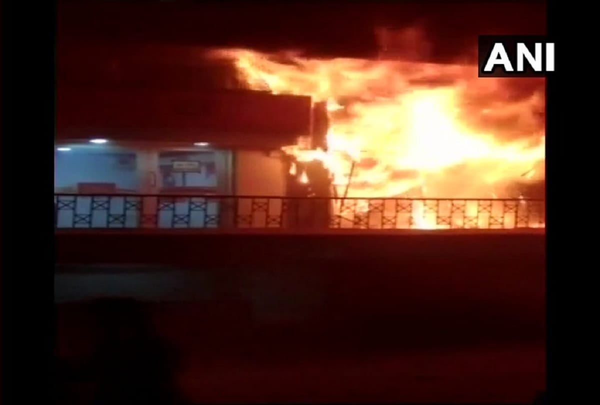 Fire broke out at HDFC bank ATM in Surat