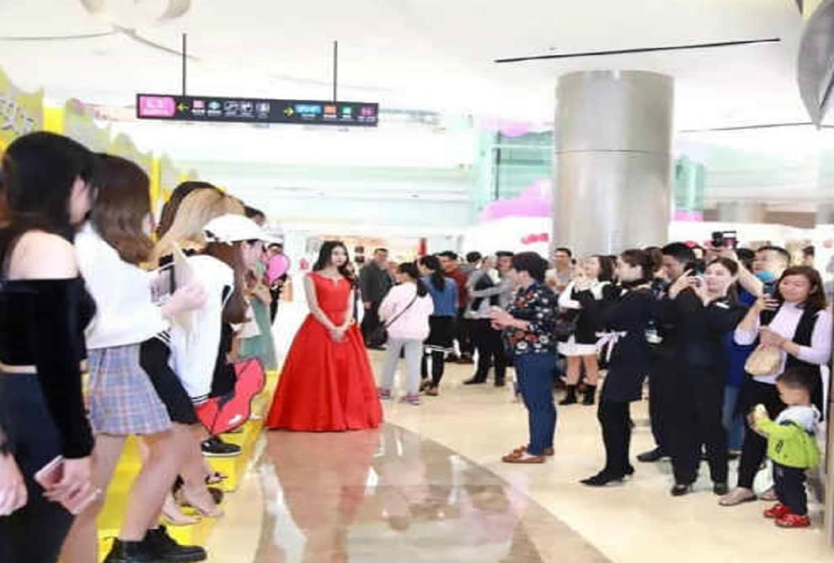 Stranger things happened in china here you can rent a girlfriend to pay only rupees 10