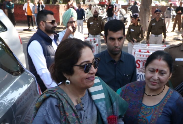 High Command angry to MP Kirron Kher and Tandon Group