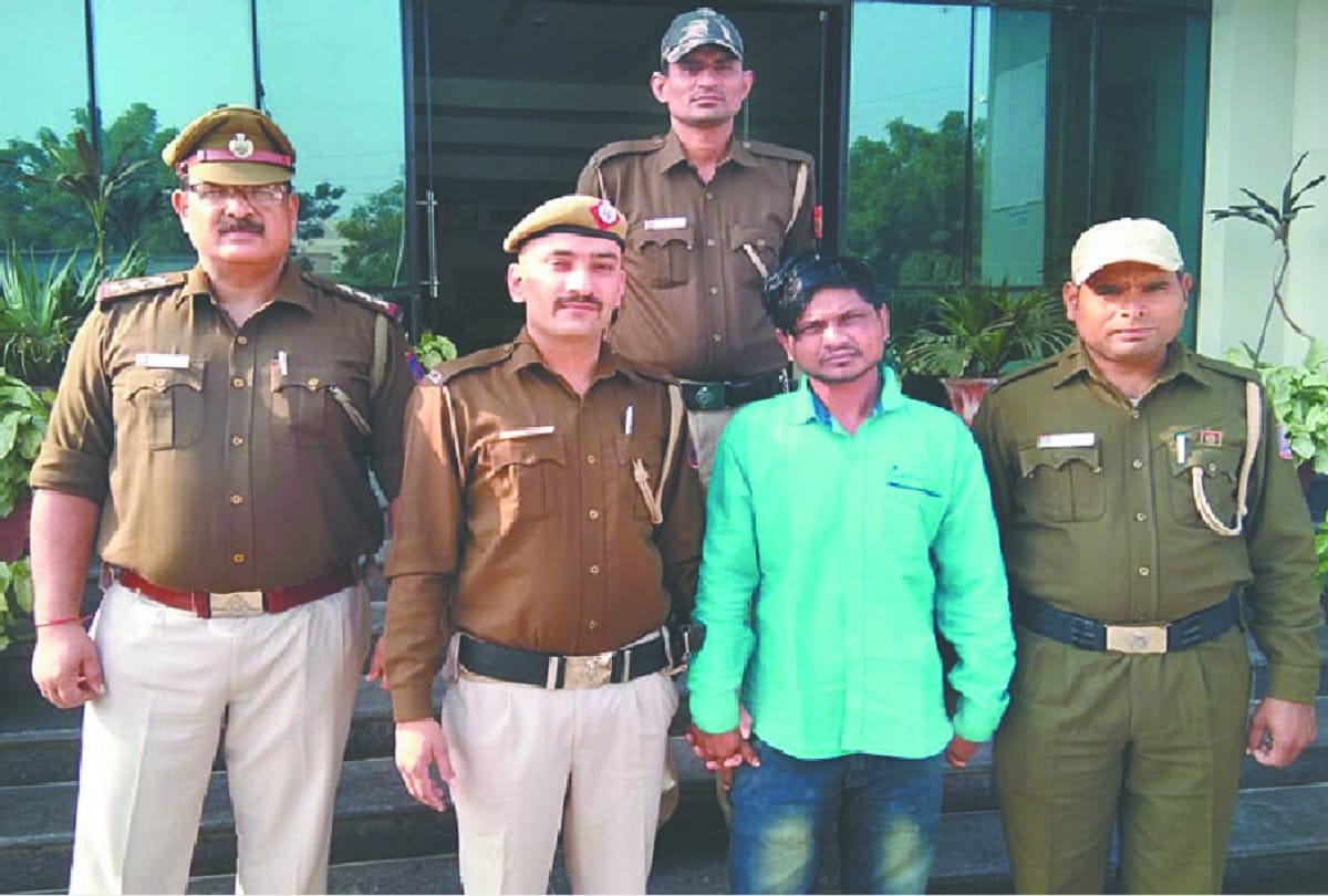 man Wife and three daughters Crushed by truck in delhi