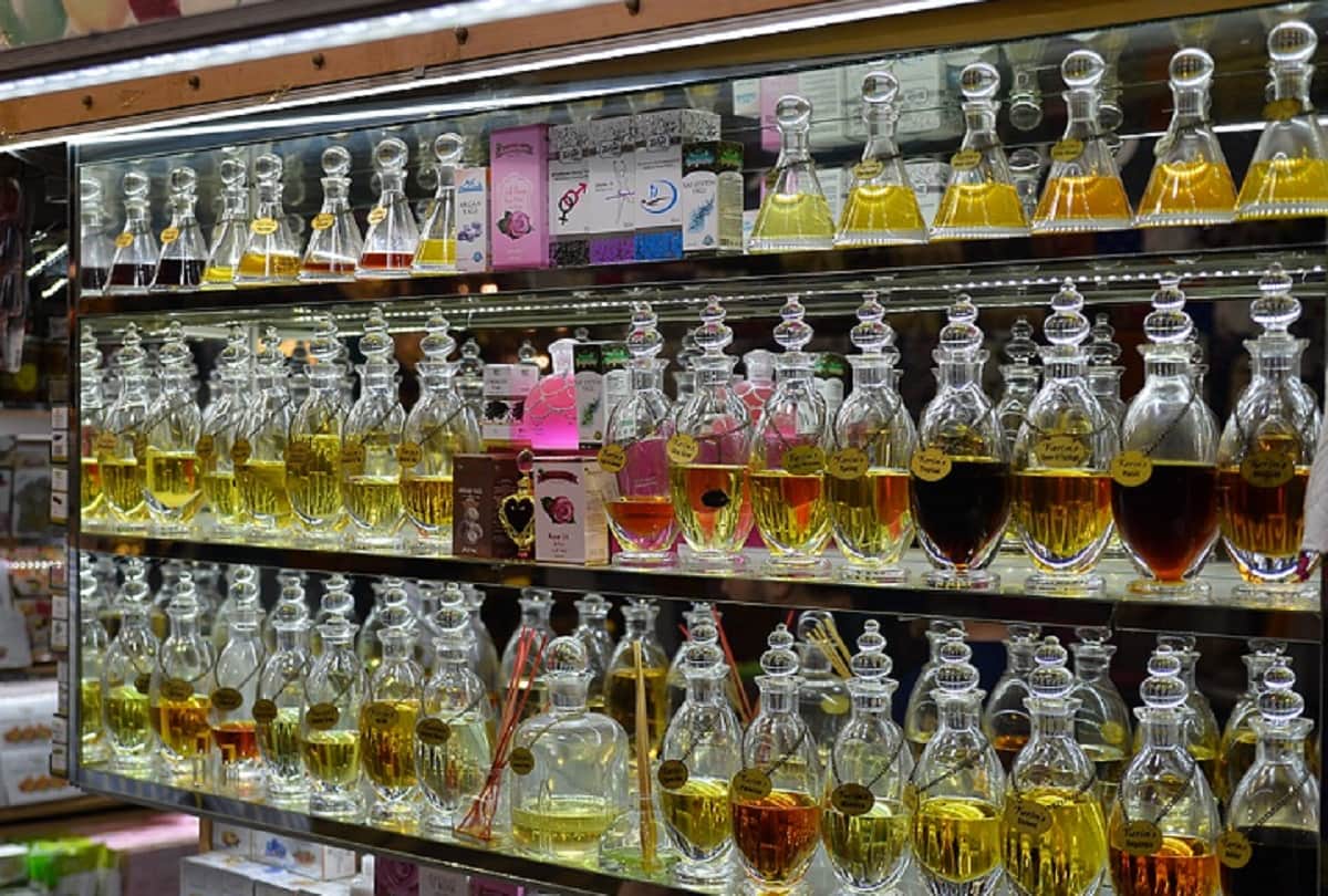 Why are discriminated with fat people at the time of shopping