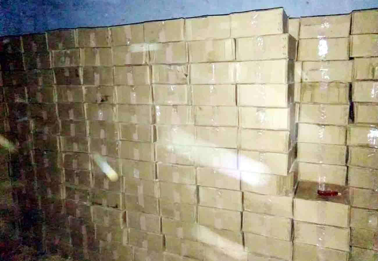 Three people arrested, including BJP leader, were exposed to liquor being stolen from the police station's shop in Prayagraj