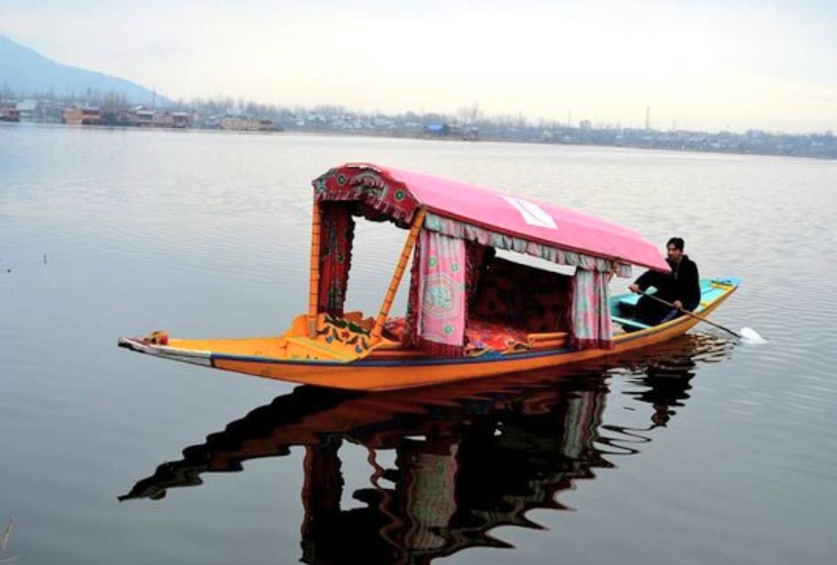 Kashmir tourism Adverse effected due to corona virus