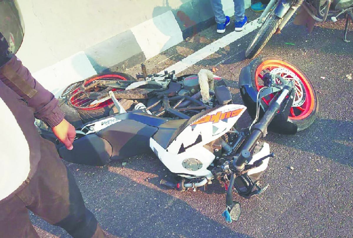 Signature Bridge accident Two killed after bike rams into divider