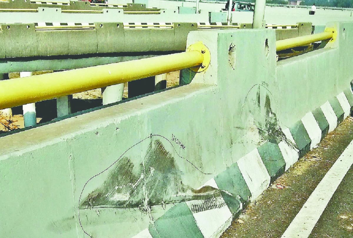 Signature Bridge accident Two killed after bike rams into divider