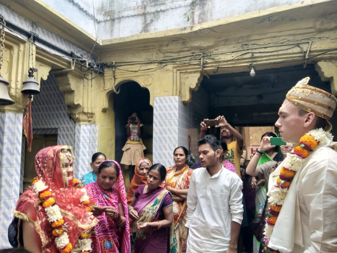 Russian couple married in varanasi because of influenced to hindu religion