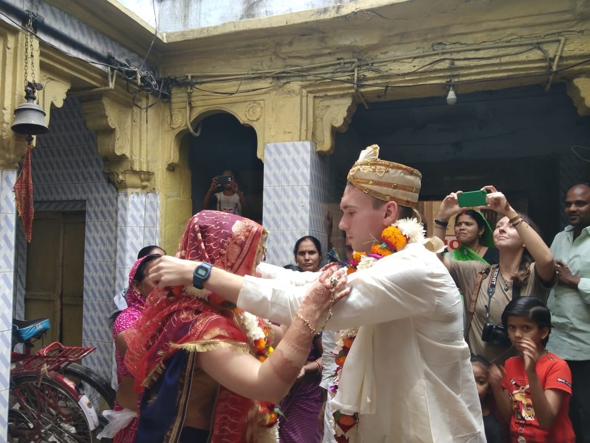 Russian couple married in varanasi because of influenced to hindu religion