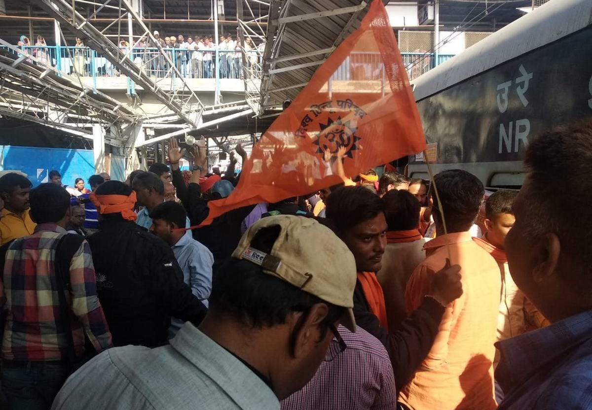 Varanasi VHP and bajrang dal workers are going to ayodhya