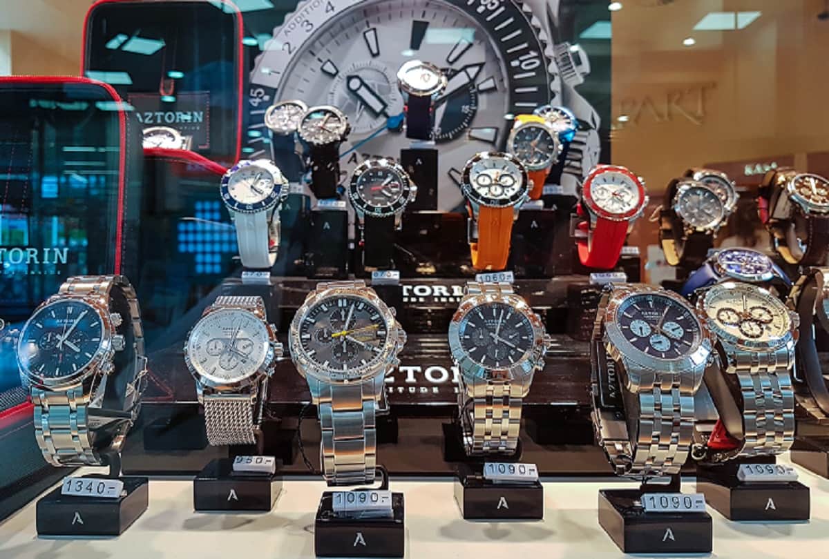 Why are discriminated with fat people at the time of shopping