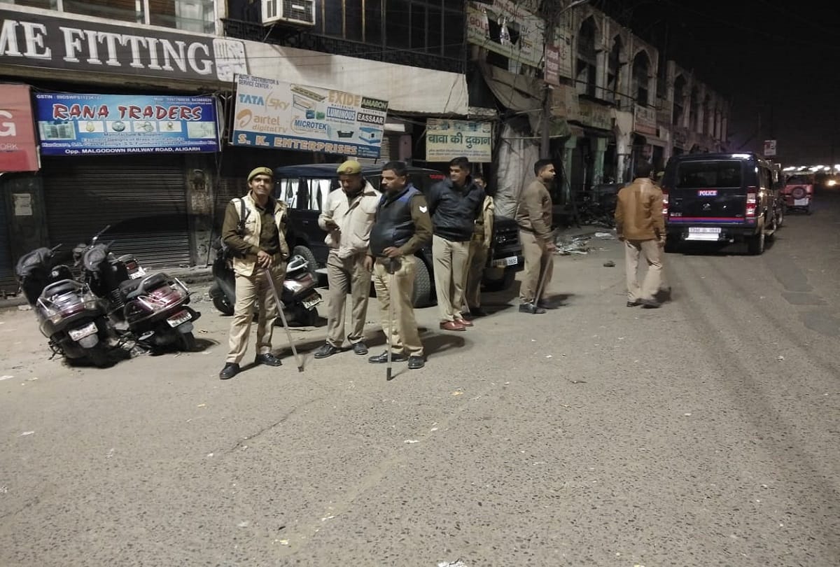 communal tension after a minor tussle in aligarh city
