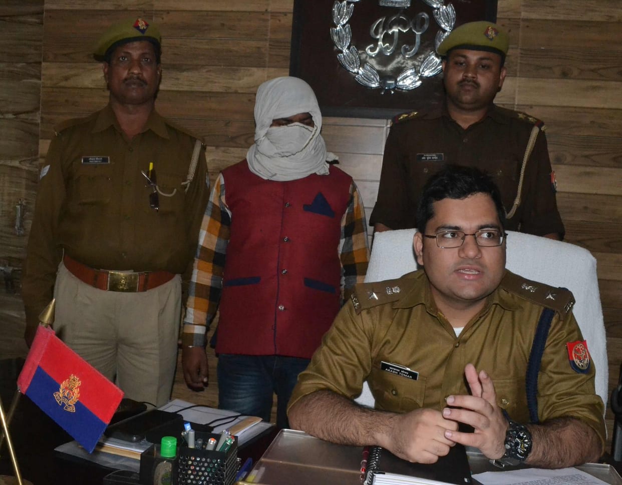 पैन कार्ड बनाने के बहाने ठगने वाला अभियुक्त गिरफ्तार