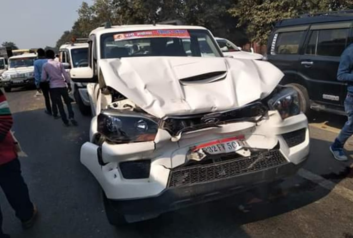 bjp mp kaushal kishor car met with an accident on the way to ayodhya