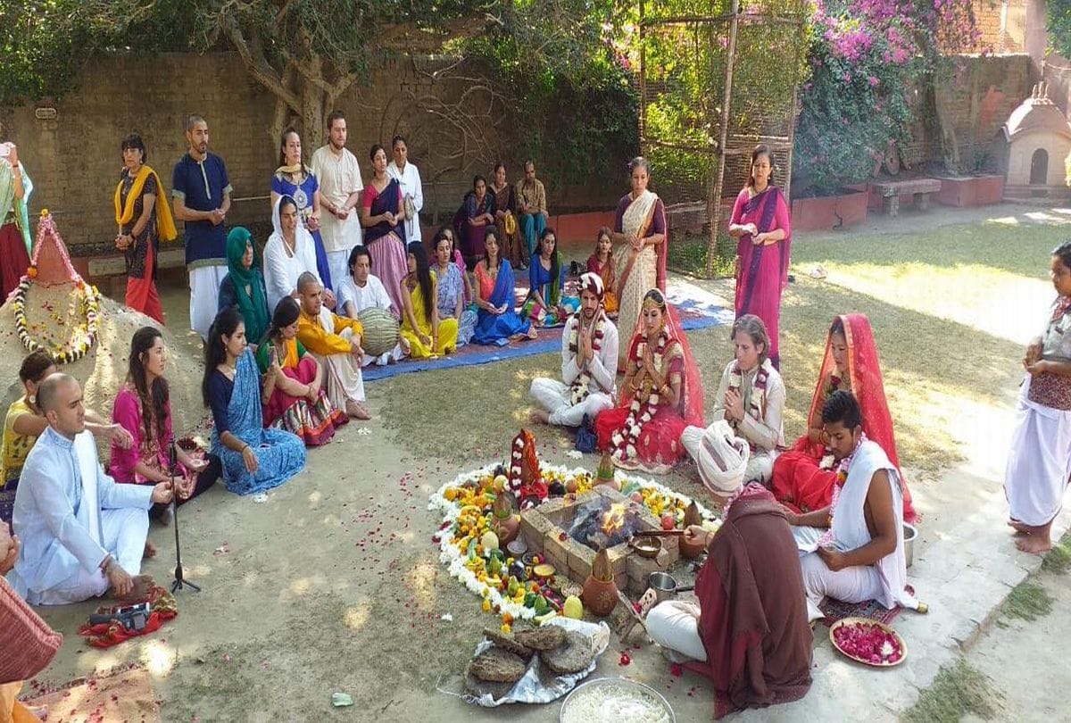 foreigner couples got married in hindu customs in vrindavan