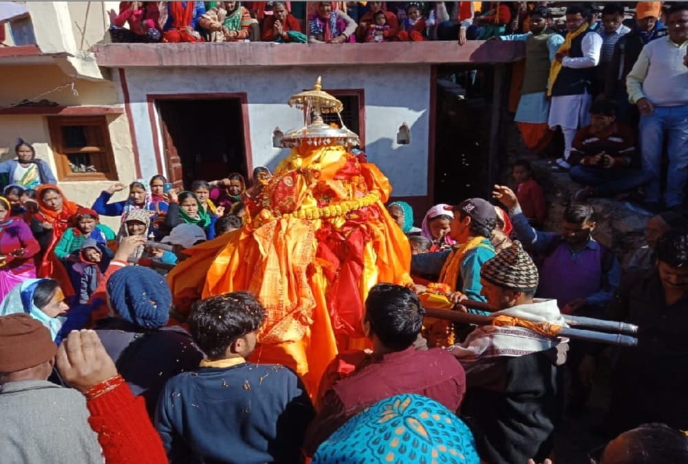 Gold Donate Chatra to Madhyamaheshwar Doli for winters 2018
