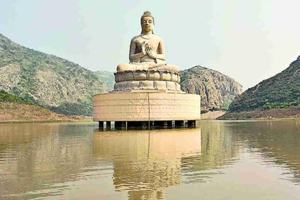 Nitish Kumar inaugurated the 70 feet statue of Lord Buddha on Ghora Katora lake