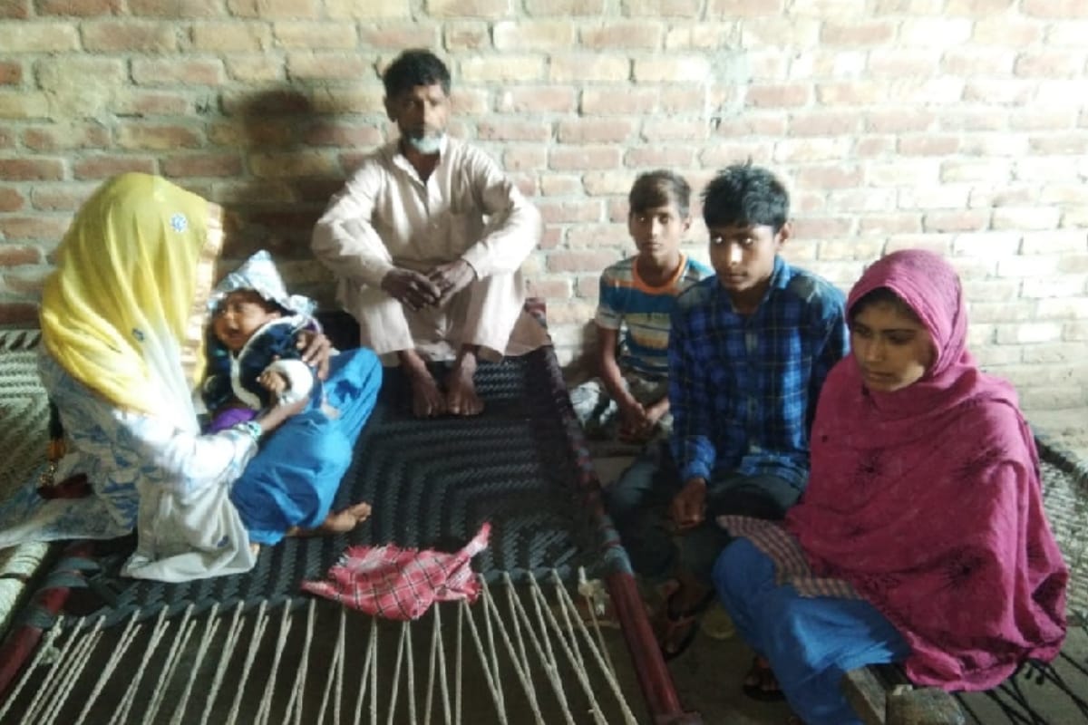 man in Muzaffarnagar angry by the police action  plated his home'This house is for sale