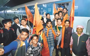 Yashwantrao and the VHP workers left for Ayodhya