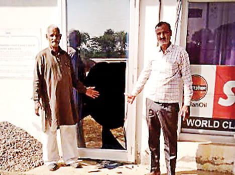 Innova raid rooks loot one lakh from Petrol pump
