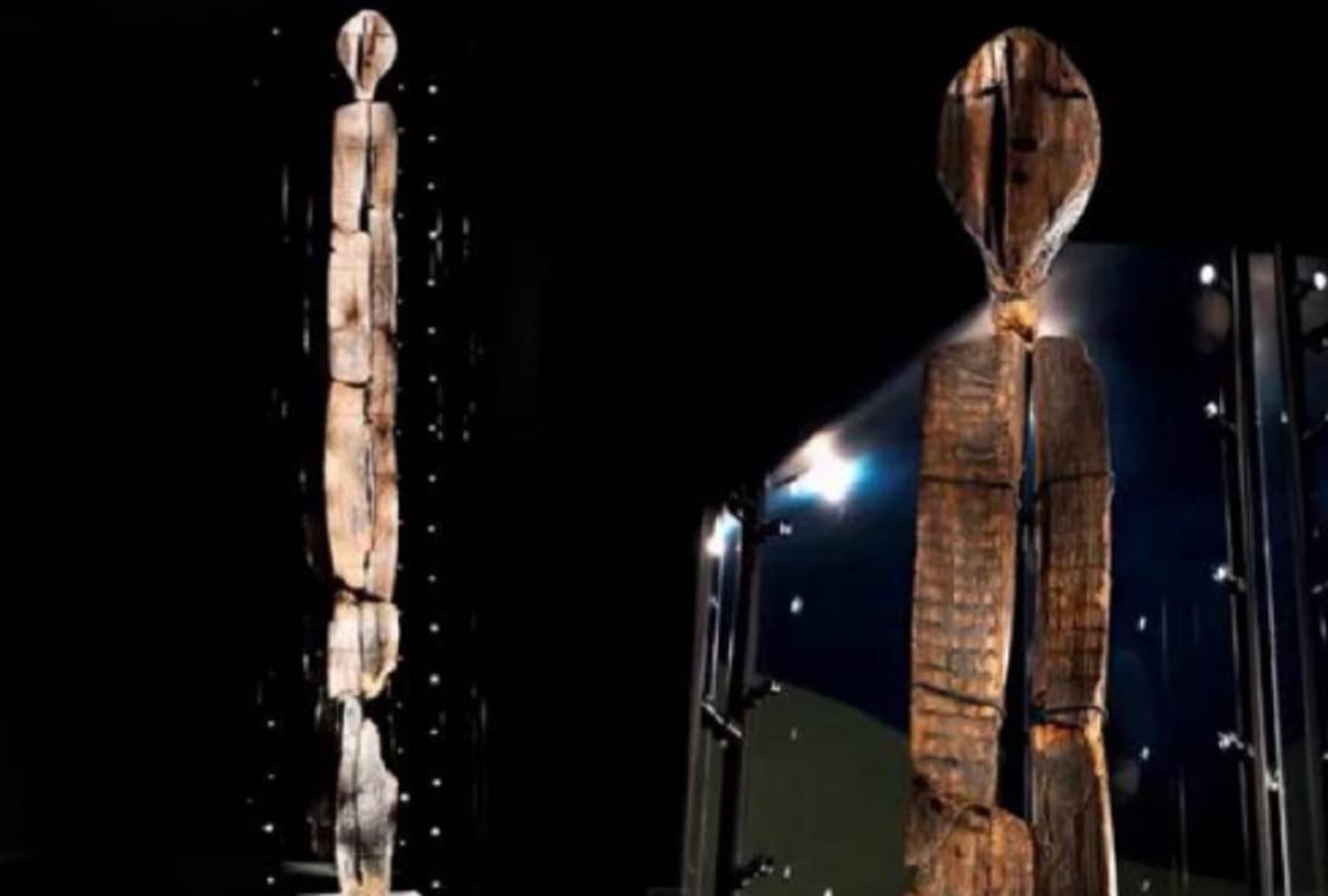 11000 year old mysterious idol found in shigir this is the oldest wooden statue in the world