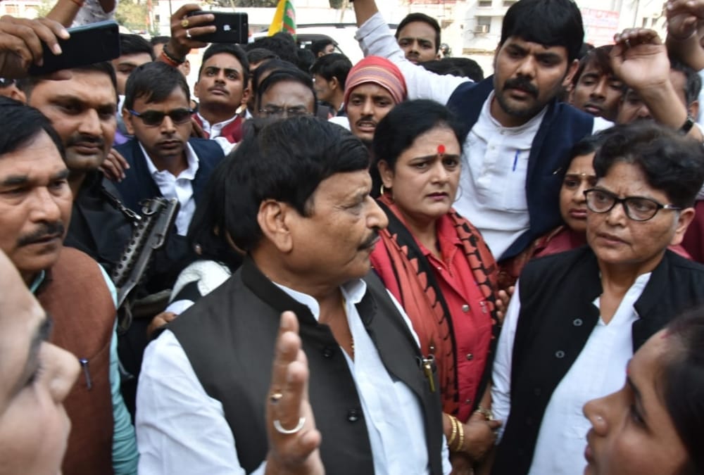 shivpal singh yadav meets to governor ram naik over ram temple issue.