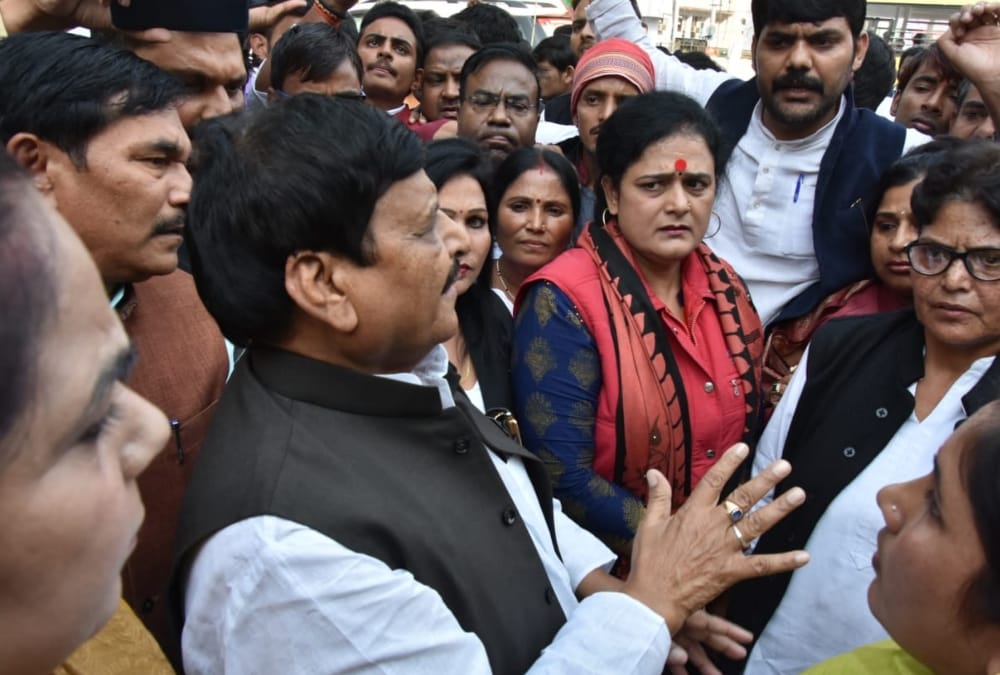 shivpal singh yadav meets to governor ram naik over ram temple issue.