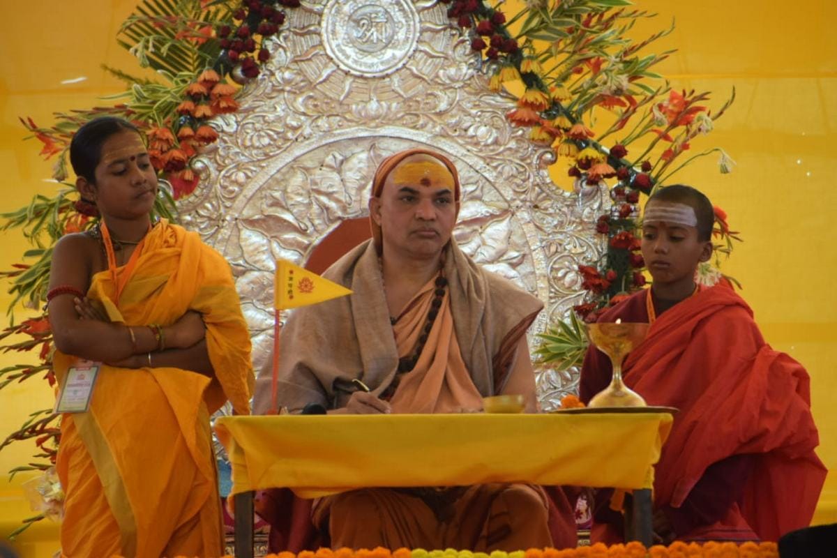 saints from kashi rises question on rahul gandhi gotra