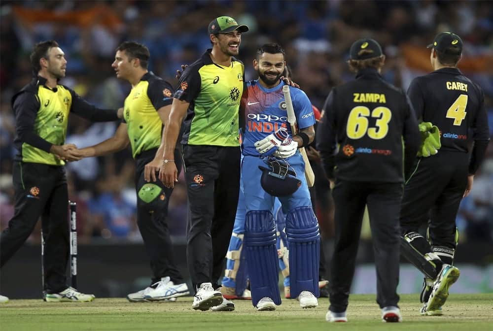 India vs Australia: Security guard catches Virat Kohli six, gets applauded by fans, Video viral