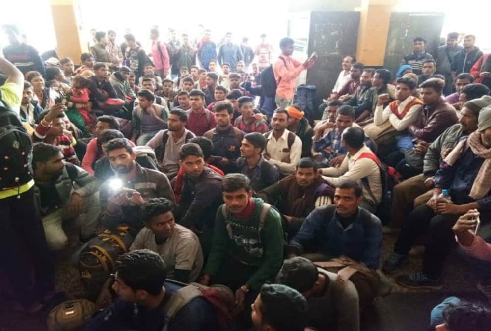 Youths Spend night on road during Indian army bharti rally in uttarakhand