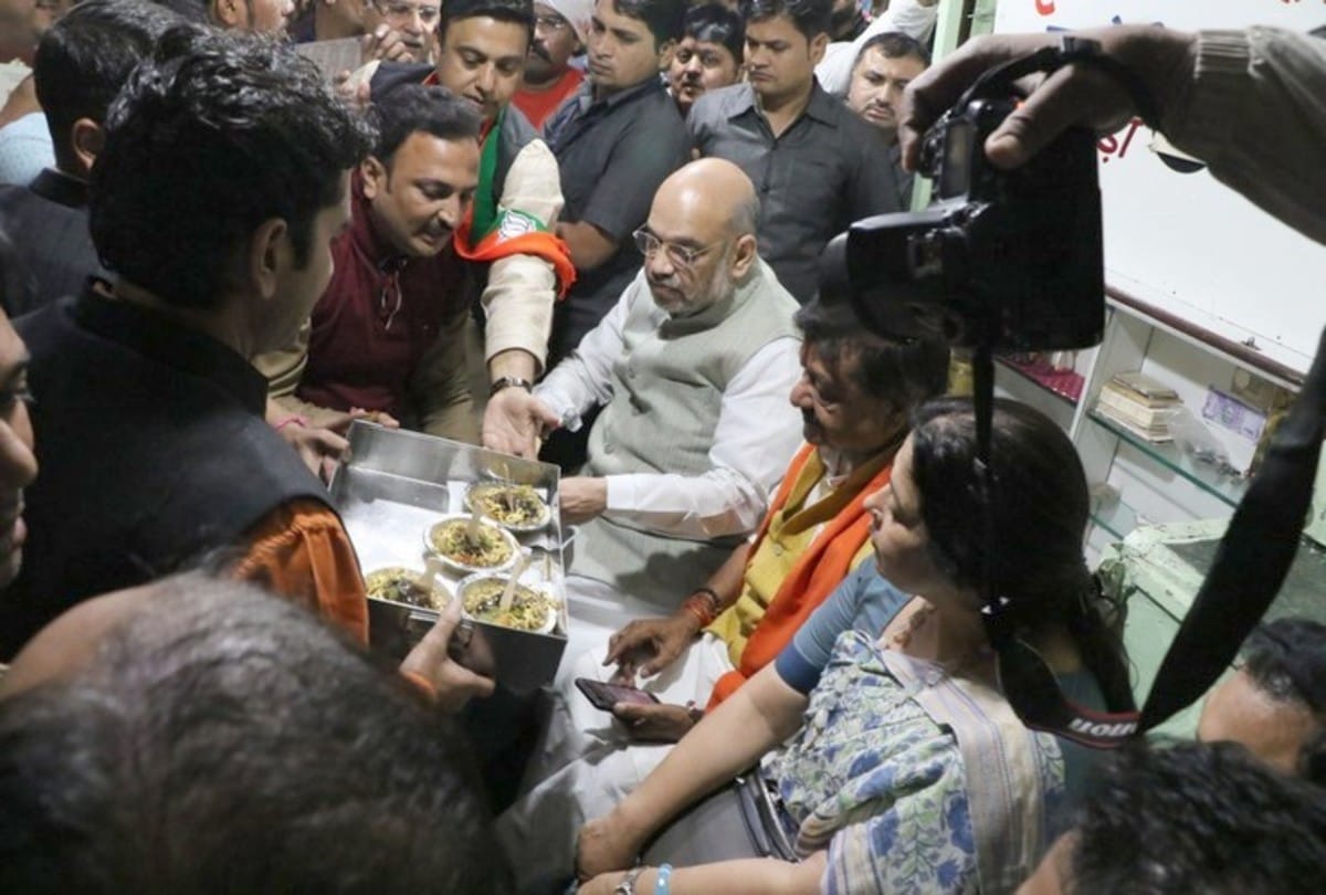 madhya pradesh assembly election 2018: Amit shah and rahul gandhi tastes local cuisine