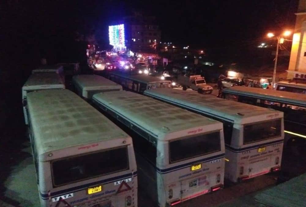 Youths Spend night on road during Indian army bharti rally in uttarakhand