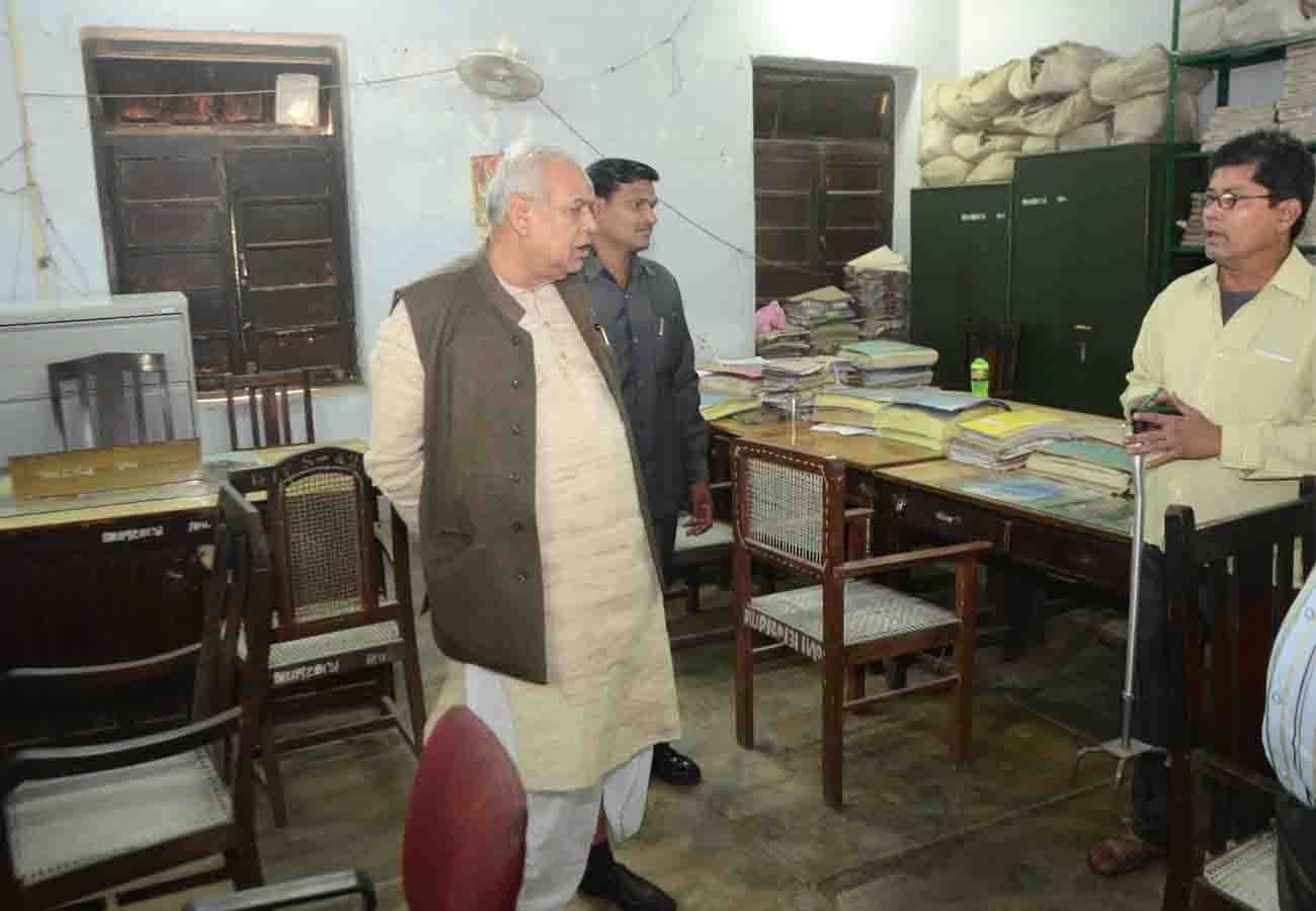 Minister Satyadev Pachauri Surprise inspection in directorate of industries