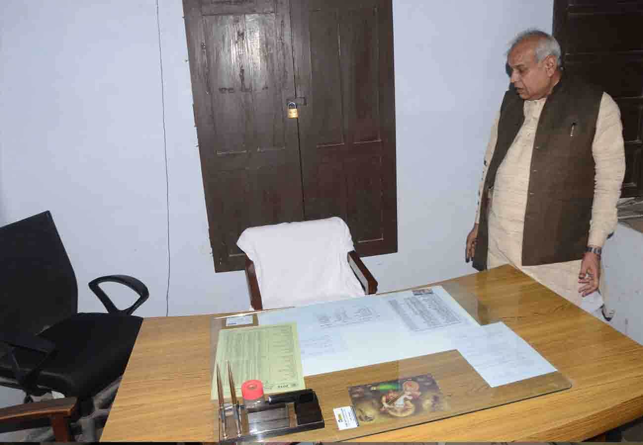 Minister Satyadev Pachauri Surprise inspection in directorate of industries