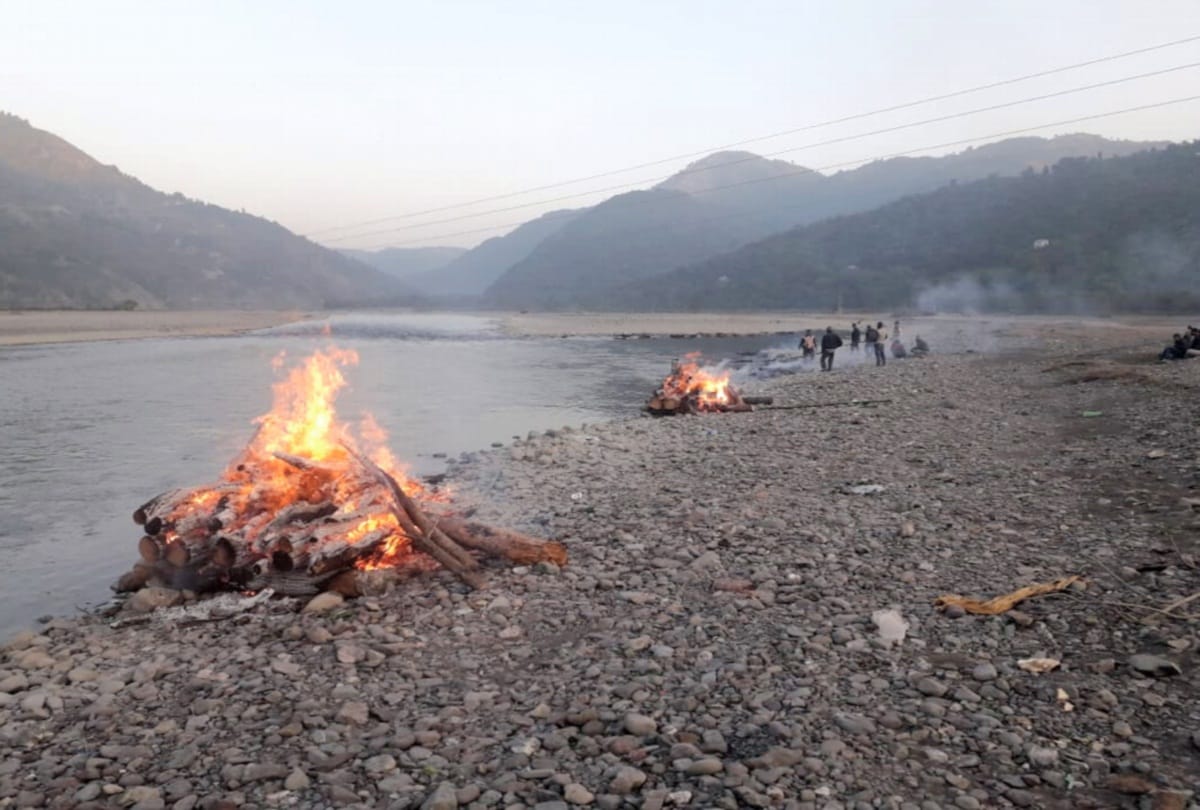 Five people from the same Panchayat cremated at the Giri river bank