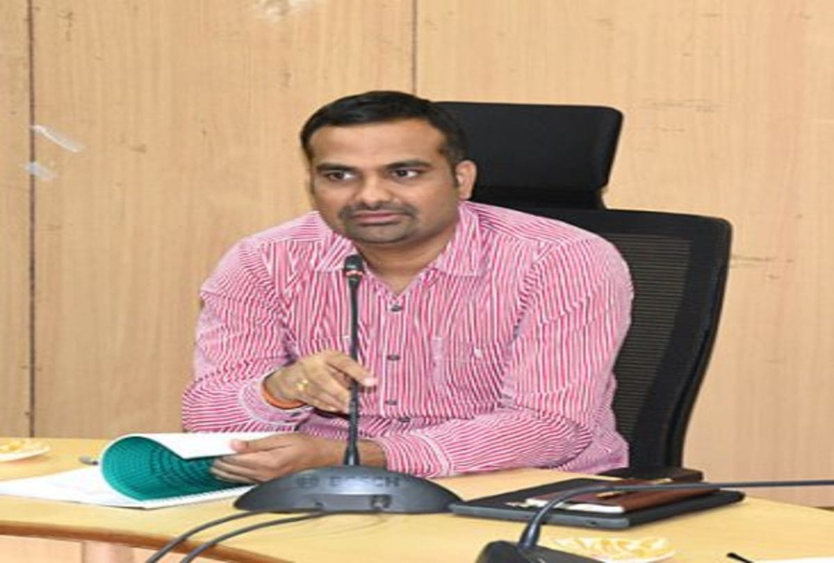 Telangana assembly election 2018: Collector started innovative selfie campaign to woo voters