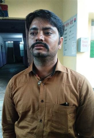 Hathras trader robbed of 2.4 million robbery in Sadabad
