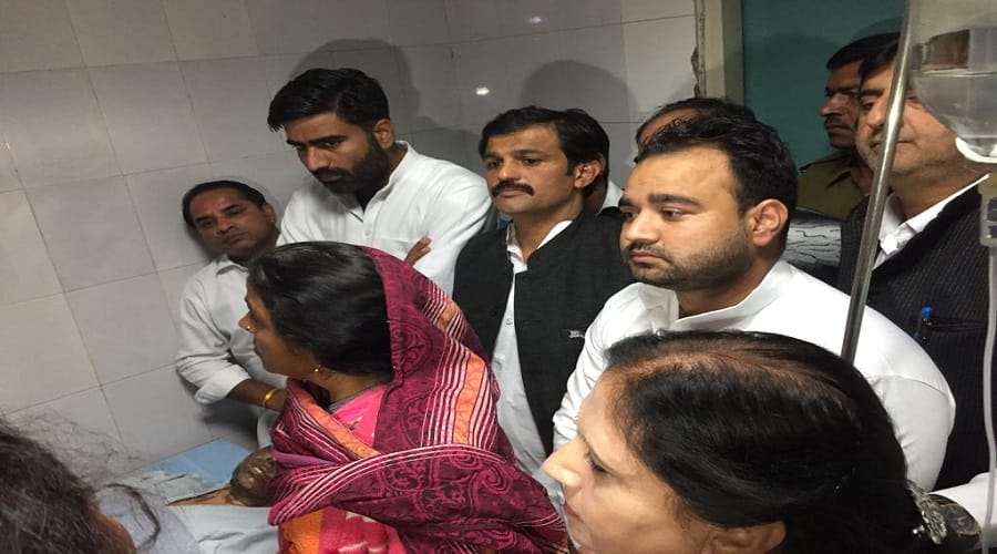 Meerut, throw acid on teacher and SP leader Atul Pradhan helped the woman