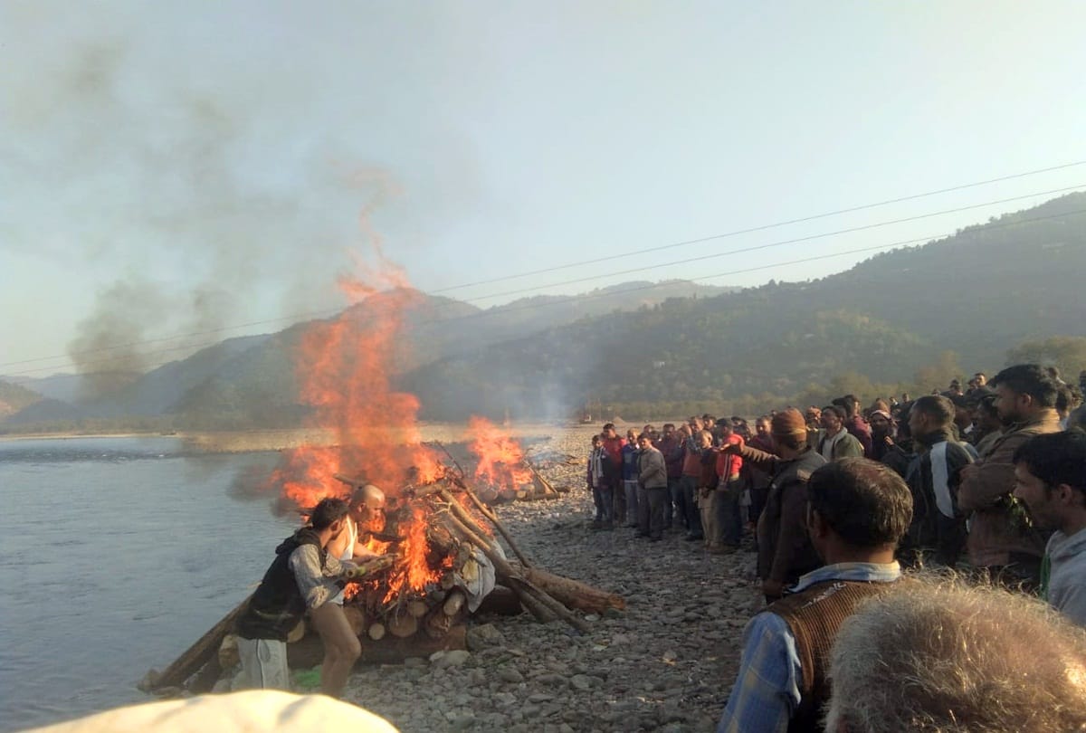 Five people from the same Panchayat cremated at the Giri river bank