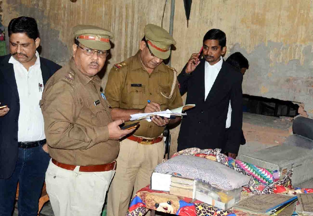 theft In police mallakhana in unnao
