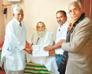 siyaram gave one crore check to nrityagopal das in dharmsabha