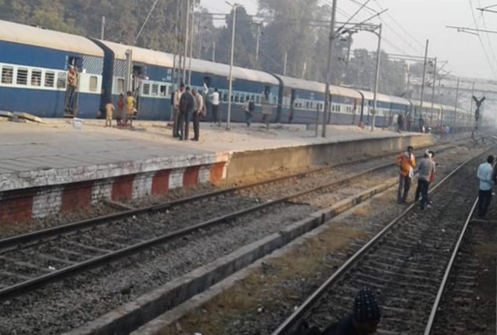 goods train wheels derailed in lucknow.