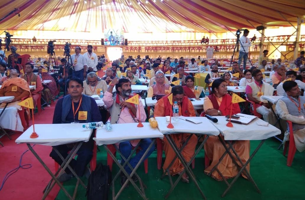 Google boy kautilya reached in dharm sansad at varanasi
