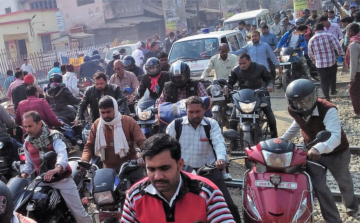 critical patient died in ambulance due to road jam at bhadohi